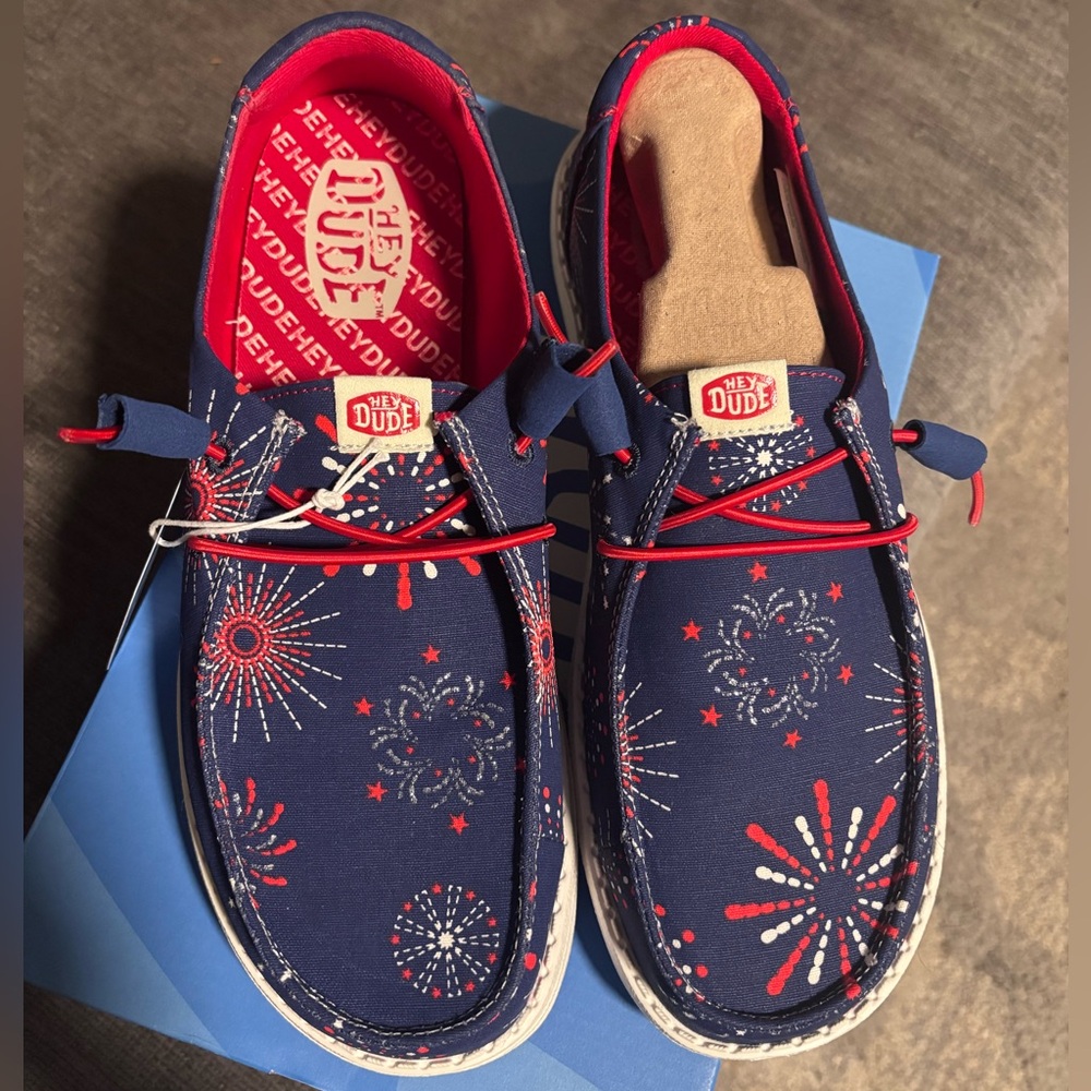 Women’s size 10 Hey dudes